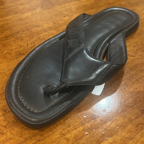 Gucci Leather Flip Flop Sandals - Picture 5 of 9